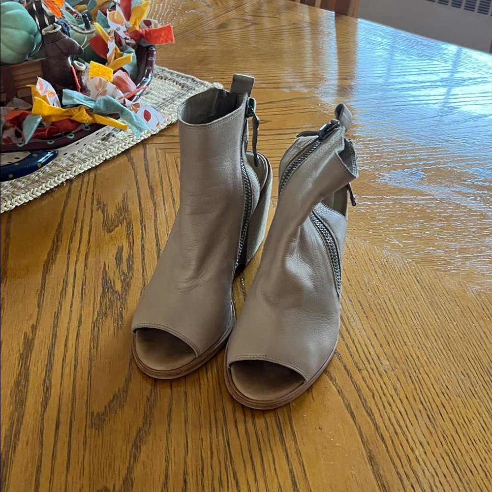 Dolce Vita booties - Picture 5 of 6